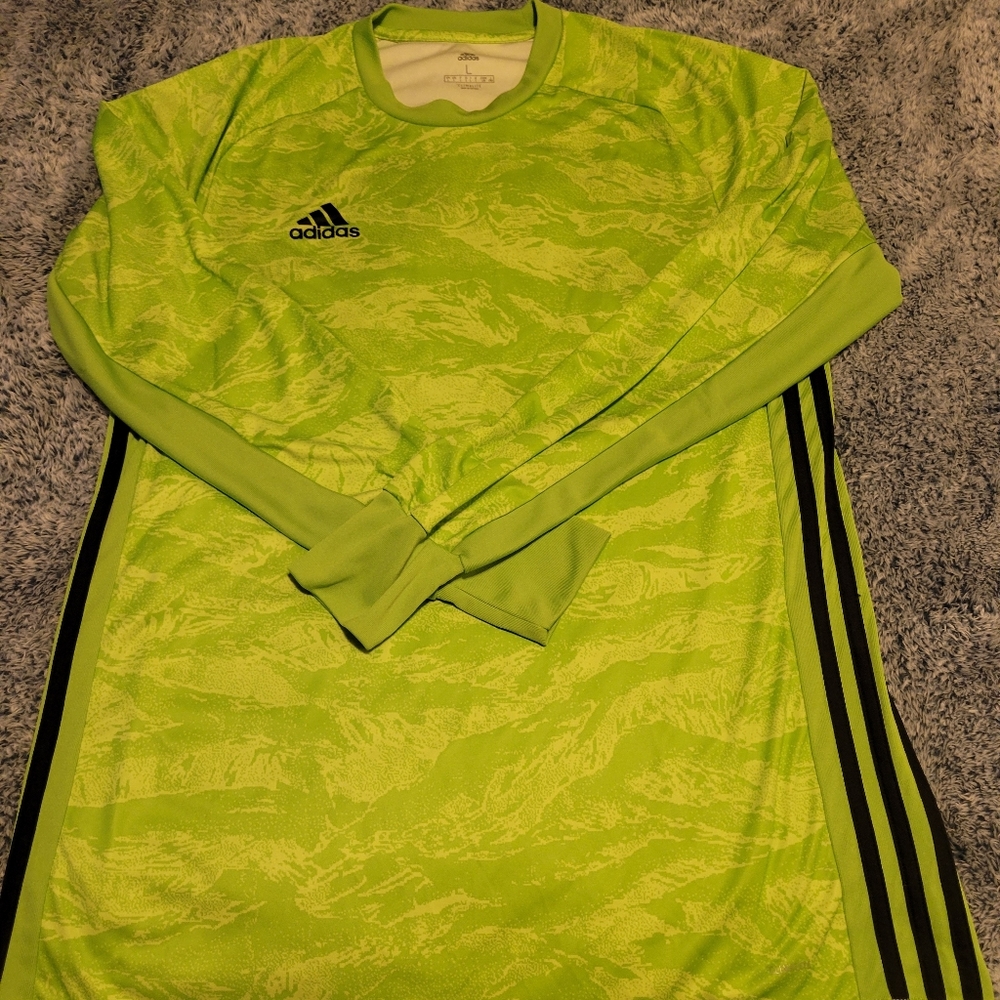 Adidas long sleeve shirt size Large
